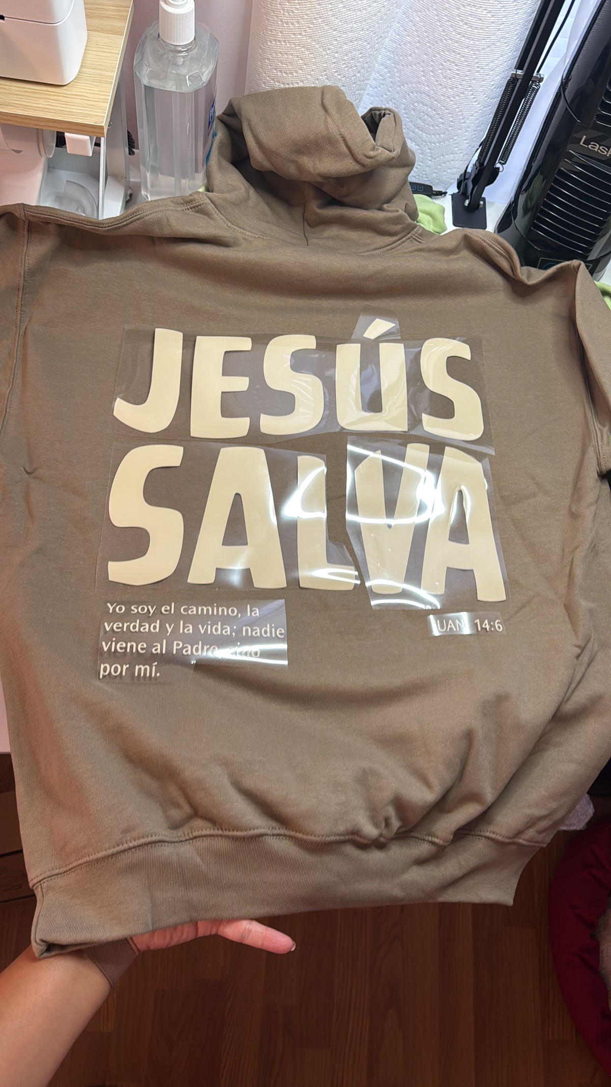 Jesús Salva Gildan Softstyle® Hoodie – Juan 14:6